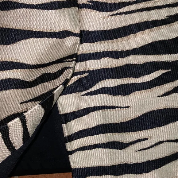 🦓ANN TAYLOR🦓ZEBRA JACQUARD PENCIL SHIRT🦓