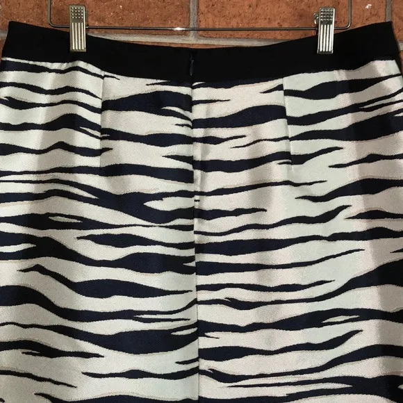🦓ANN TAYLOR🦓ZEBRA JACQUARD PENCIL SHIRT🦓