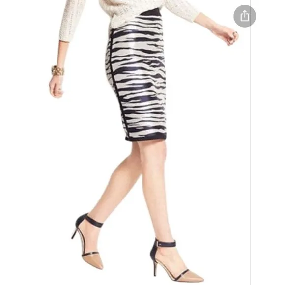 🦓ANN TAYLOR🦓ZEBRA JACQUARD PENCIL SHIRT🦓