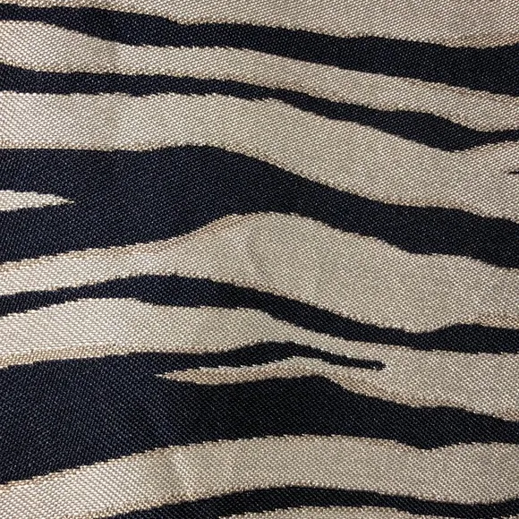 🦓ANN TAYLOR🦓ZEBRA JACQUARD PENCIL SHIRT🦓