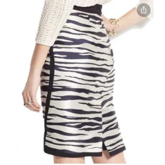 🦓ANN TAYLOR🦓ZEBRA JACQUARD PENCIL SHIRT🦓