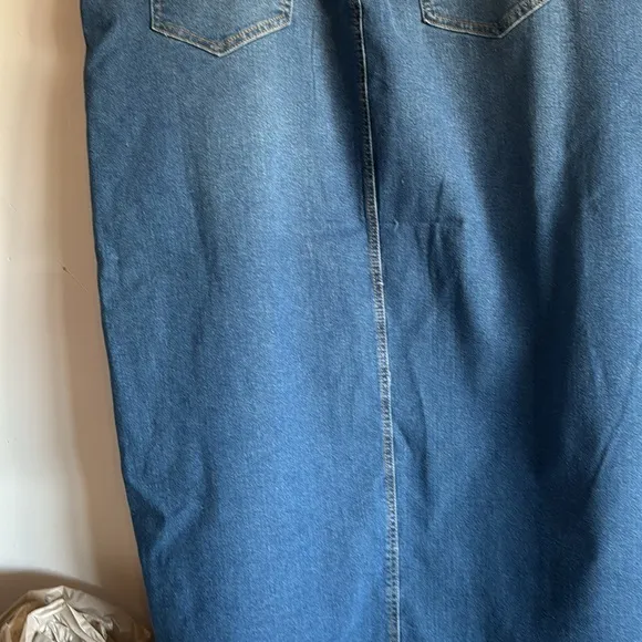 Baccini denim maxi skirt size 16