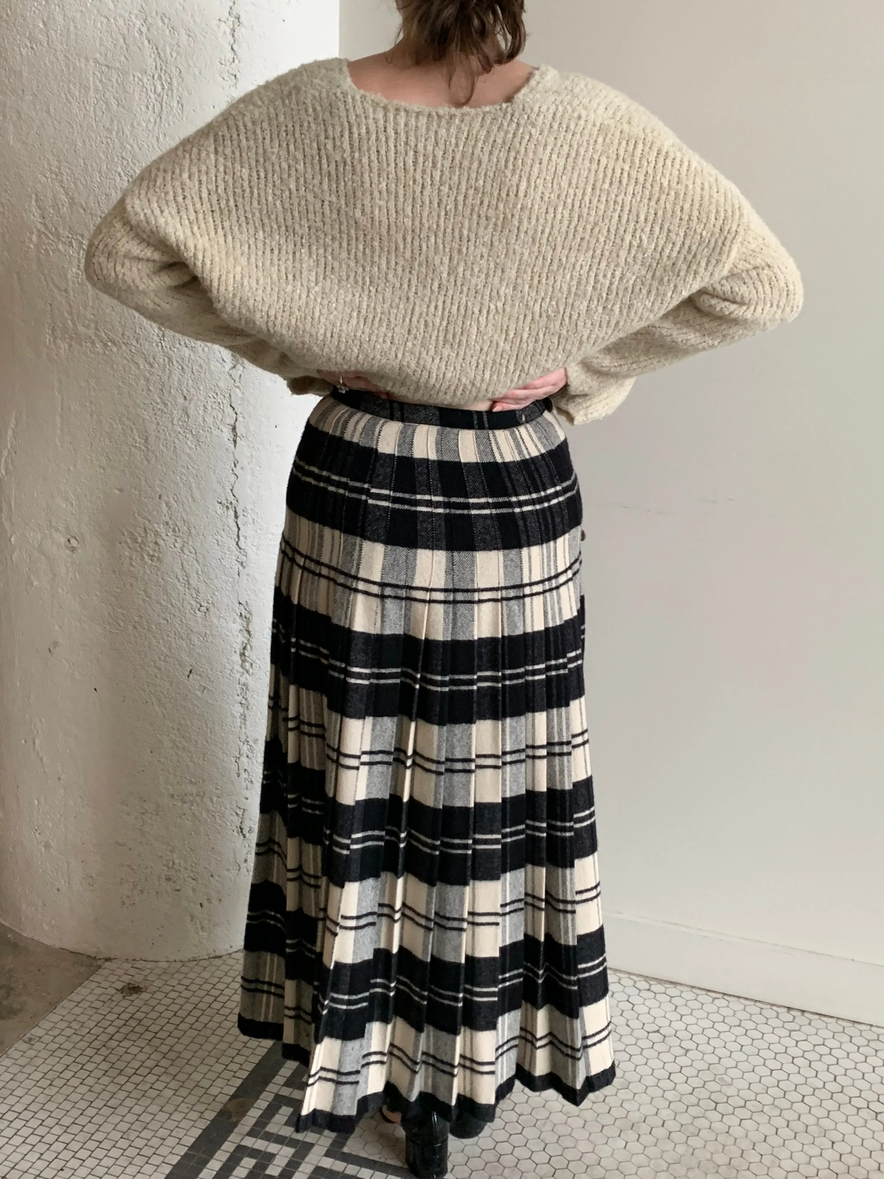 Black cream tartan skirt