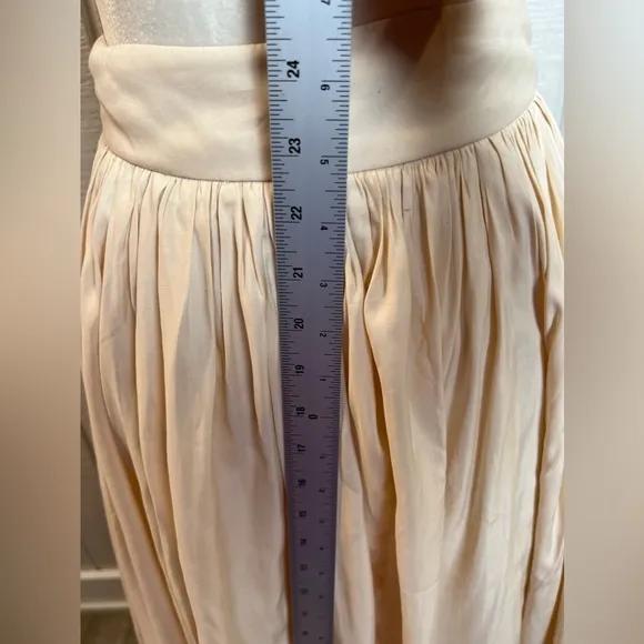 BLAQUE LABEL Revolve Cream Skirt High‎ Low Size Small