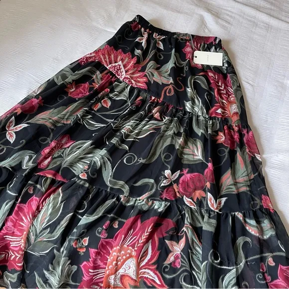 Brand New- South Moon Under GEORGIE Collection Tired Floral Maxi Skirt 🌺🌿