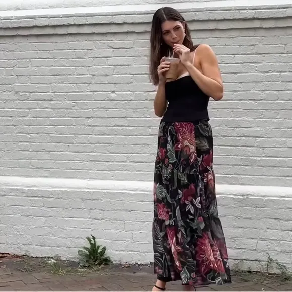 Brand New- South Moon Under GEORGIE Collection Tired Floral Maxi Skirt 🌺🌿