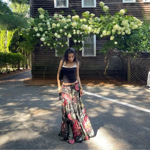 Brand New- South Moon Under GEORGIE Collection Tired Floral Maxi Skirt 🌺🌿