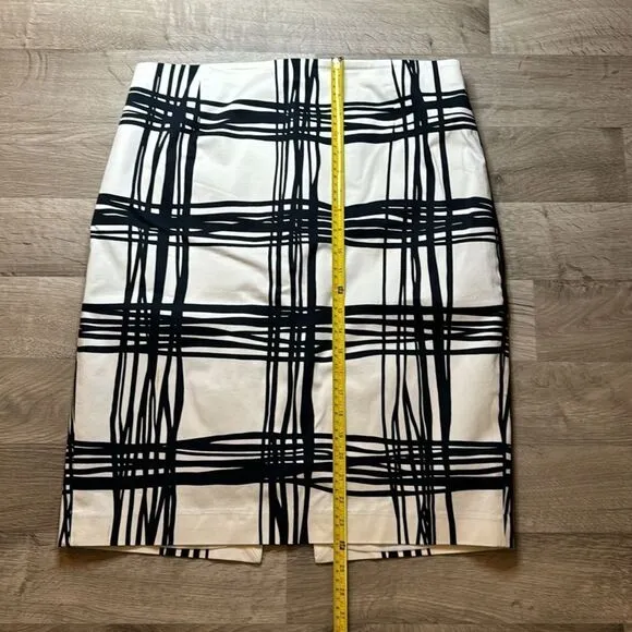 Express Design Studio High-Waist Skirt. Size 12. Lined skirt.