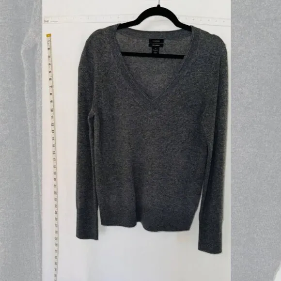 Halogen Womens Medium Cashmere Knit V-Neck Long Sleeve Pullover Sweater Black