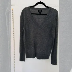 Halogen Womens Medium Cashmere Knit V-Neck Long Sleeve Pullover Sweater Black