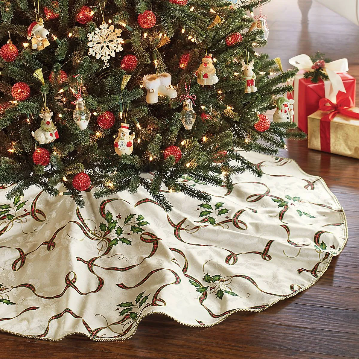 Holiday Nouveau Tree Skirt