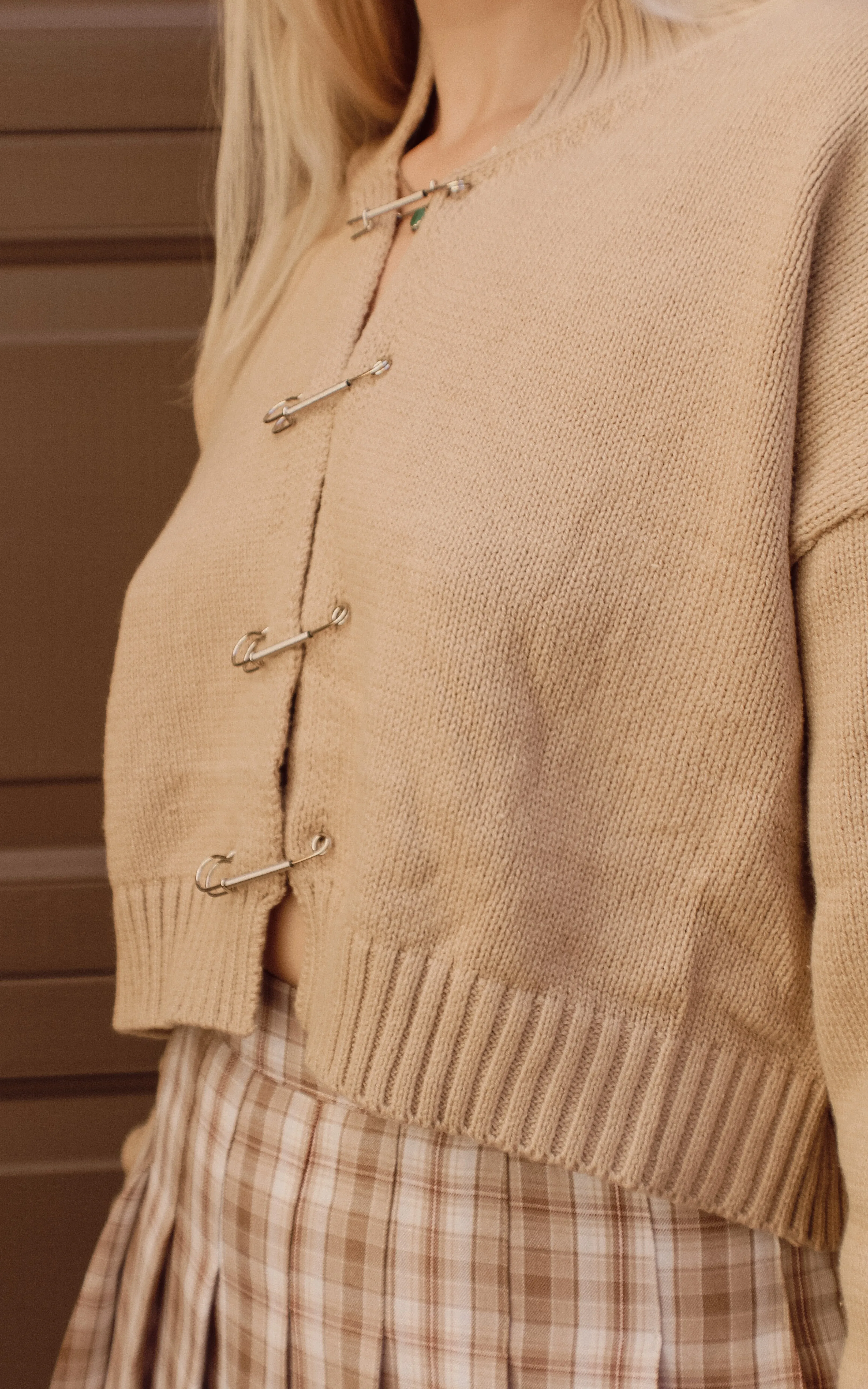 Julieta Pinned Up Crop Sweater (Mocha)