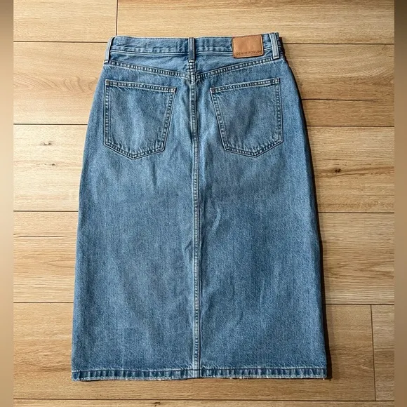 *Like NEW* DENIM FORUM - 90s Halle Light Wash Denim Midi