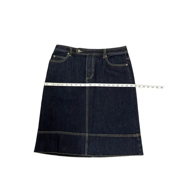 Liz Claiborne denim jean skirt Size 8 W32 L24 dark blue