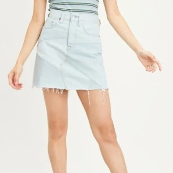 NEW Levi's Light Wash Jean Skirt Size 24 Button Fly Colorblock Denim