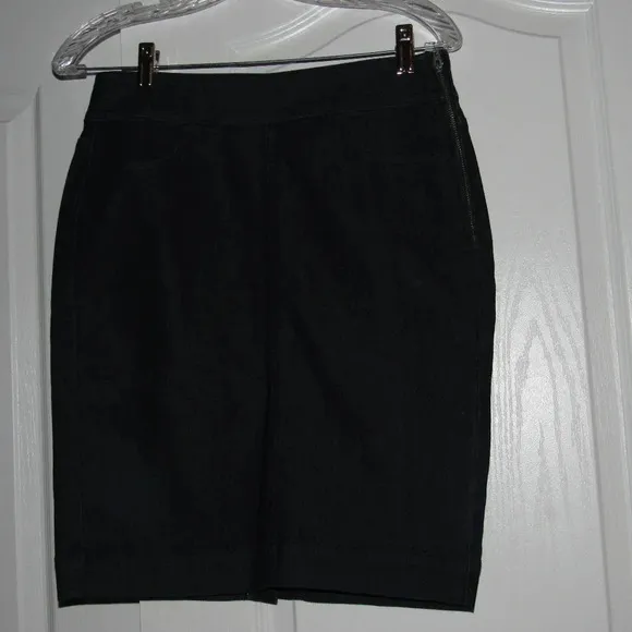 NWT Ann Taylor LOFT Dark Wash Denim Skirt Size 0