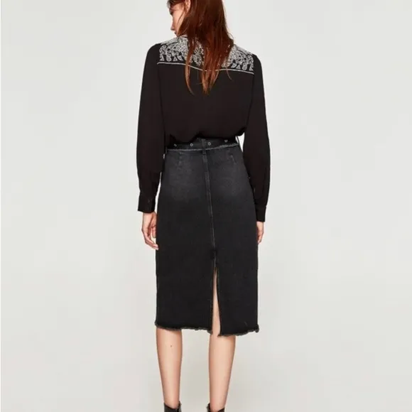 NWT: Zara DENIM MIDI SKIRT 🌸
