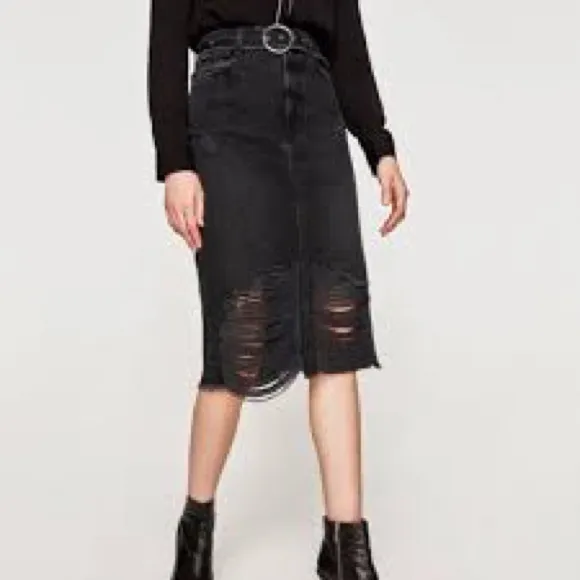 NWT: Zara DENIM MIDI SKIRT 🌸