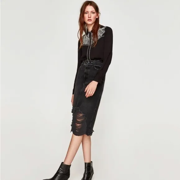 NWT: Zara DENIM MIDI SKIRT 🌸