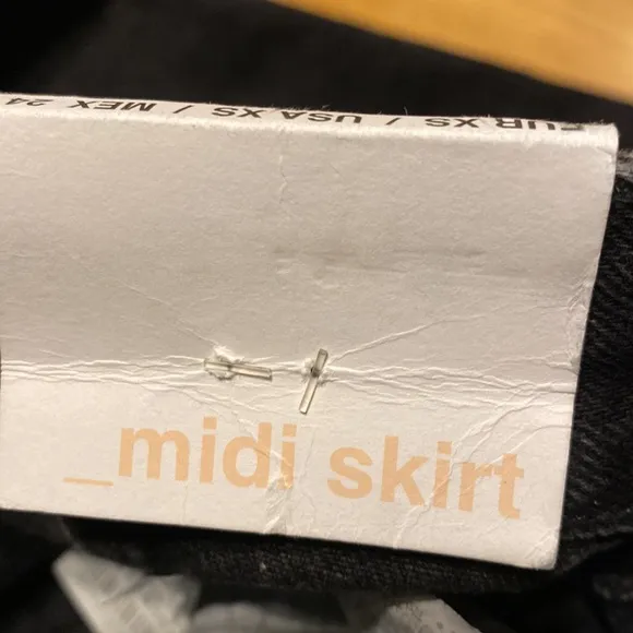NWT: Zara DENIM MIDI SKIRT 🌸