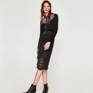 NWT: Zara DENIM MIDI SKIRT 🌸