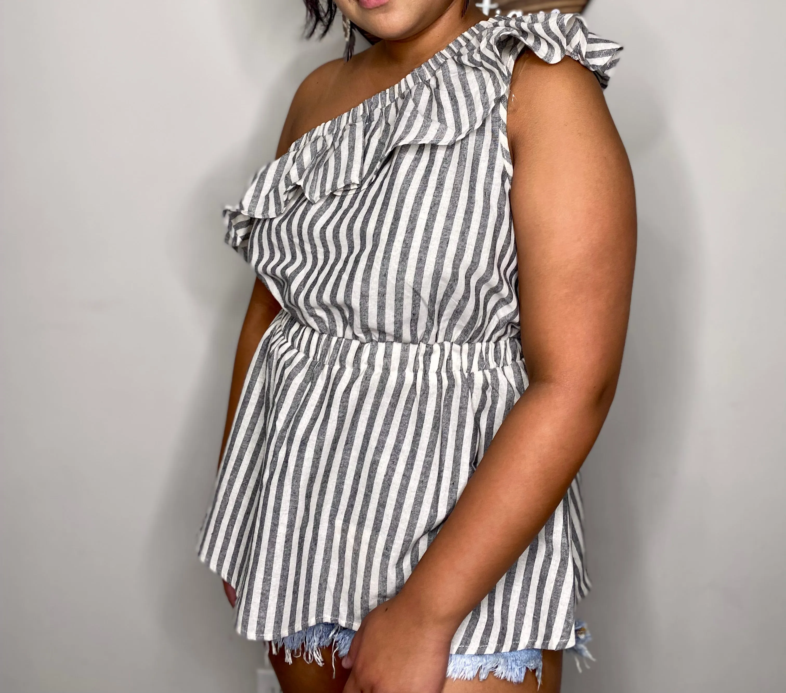 One shoulder stripe shirt