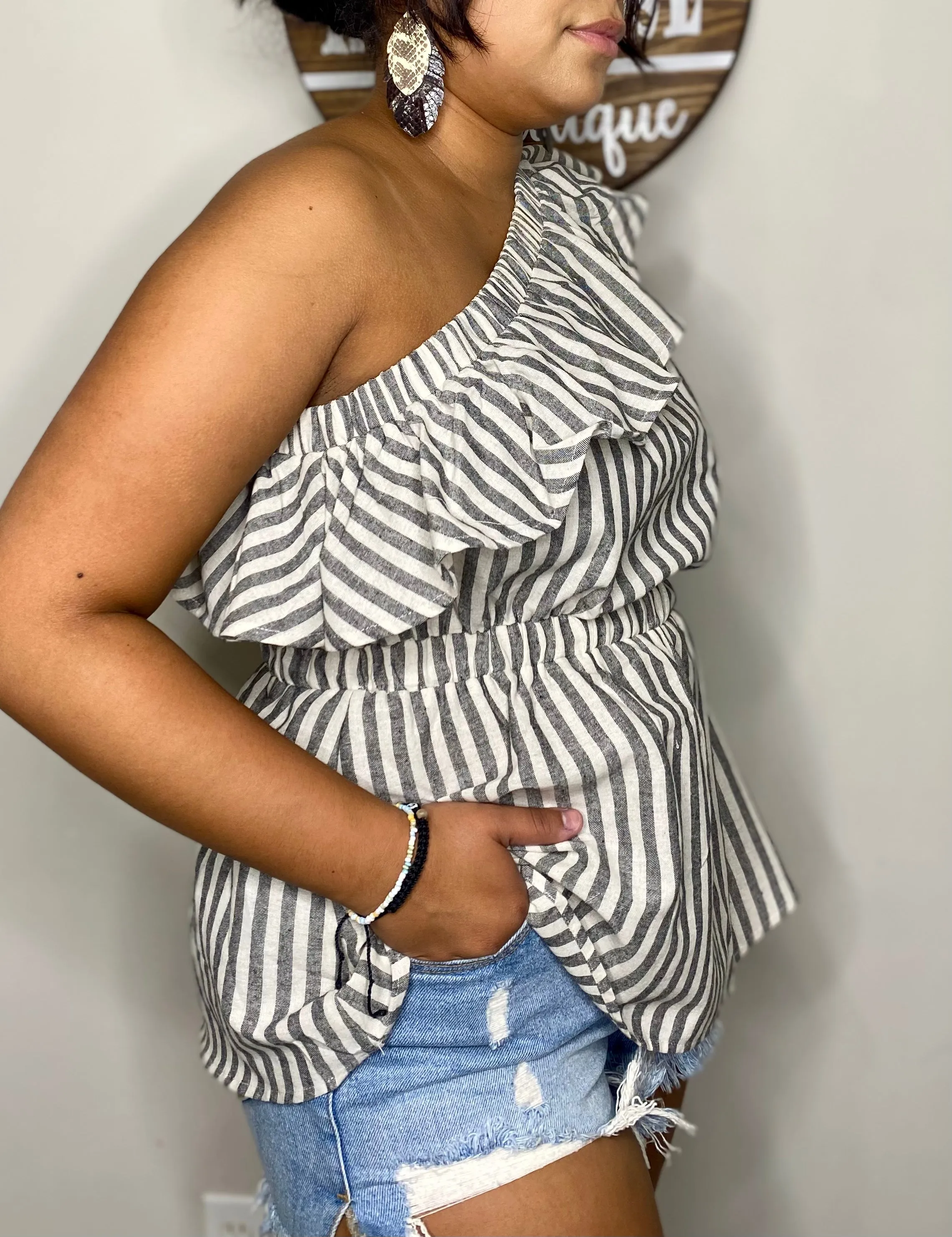 One shoulder stripe shirt