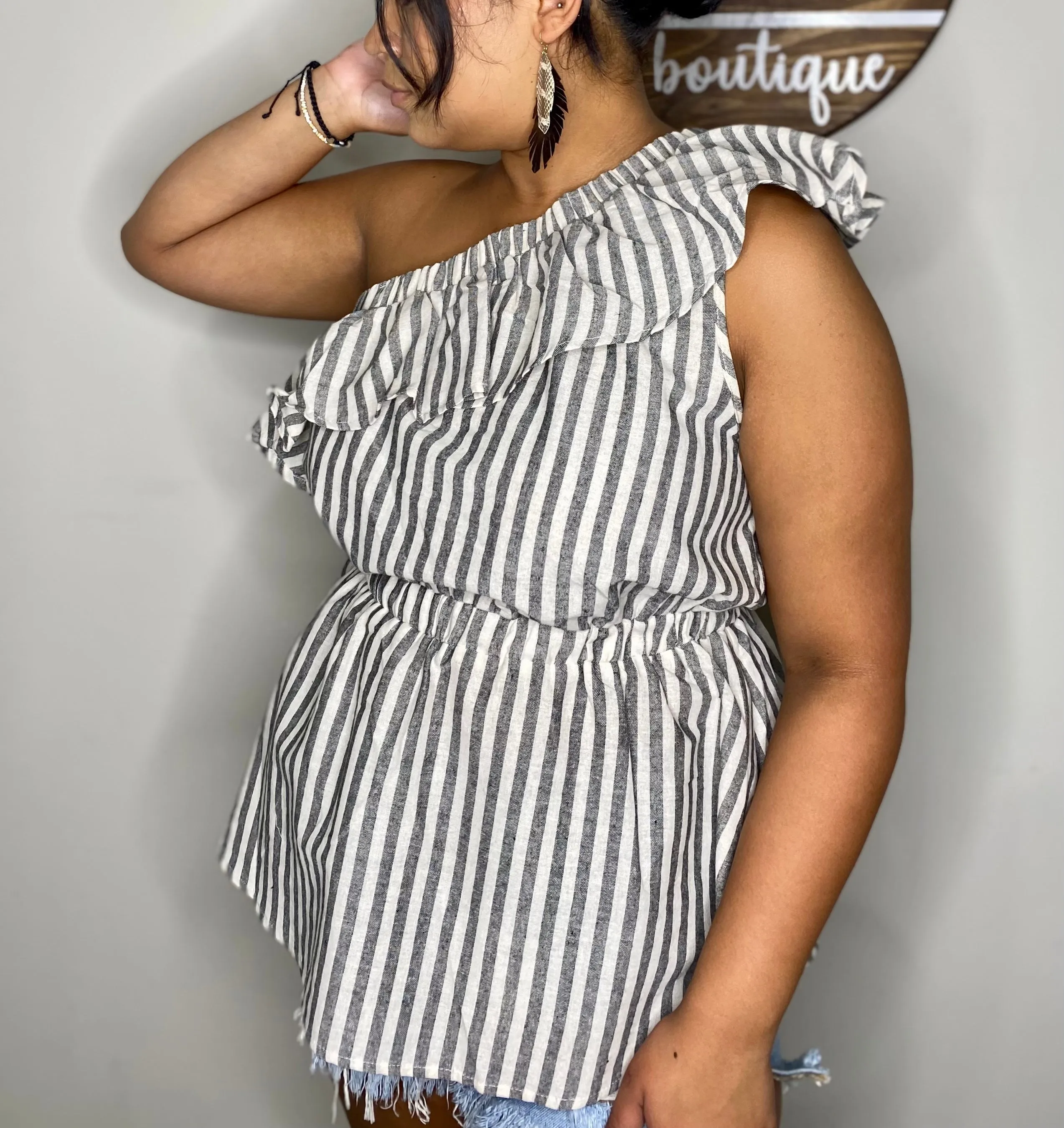 One shoulder stripe shirt
