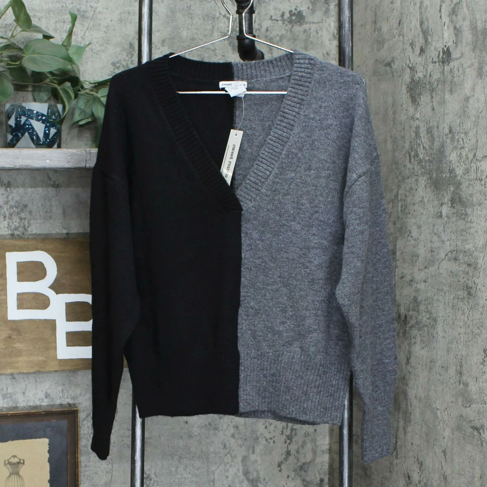 Sweet Romeo Women's V-Neck Colorblock Sweater
