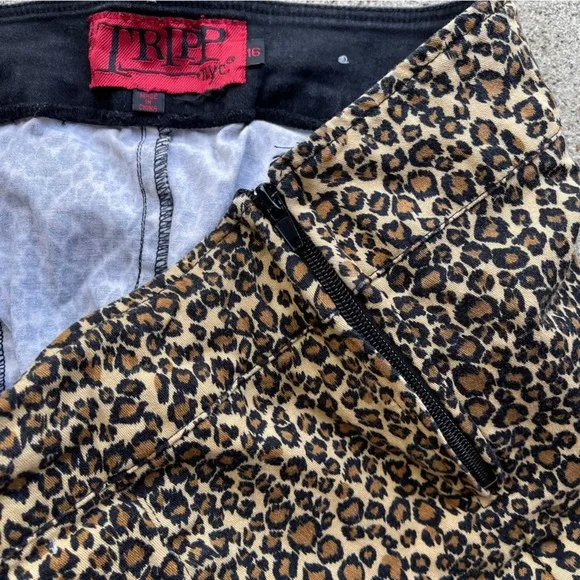 Tripp NYC leopard print Jean Skirt Denim Lace Up Lace Edging Vintage Size 16