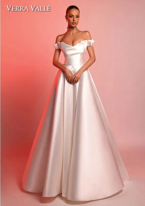 Verra Valle Size 12 900355 Ivory Gown