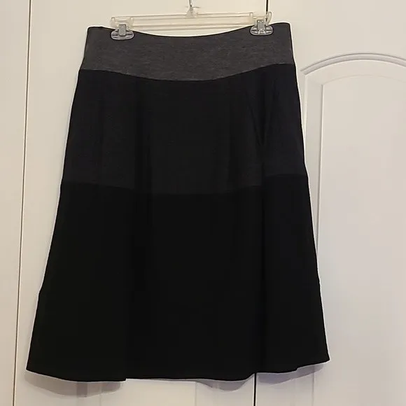 VINCE Colorblock Wool Blend A-Line Skirt Lined Pleated Gray &amp; Black Size 8