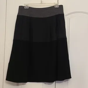 VINCE Colorblock Wool Blend A-Line Skirt Lined Pleated Gray &amp; Black Size 8