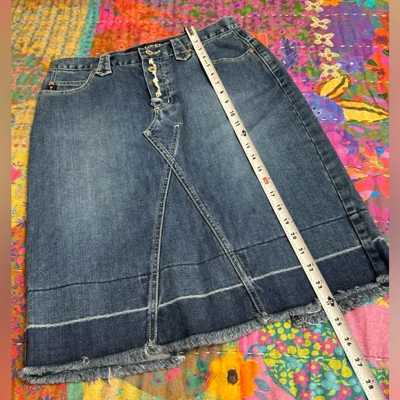 Vintage Y2K Guess Blue Denim Raw Hem Skirt Size 28 Cut Out Back Slit Summer Boho