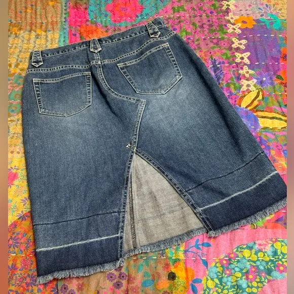 Vintage Y2K Guess Blue Denim Raw Hem Skirt Size 28 Cut Out Back Slit Summer Boho