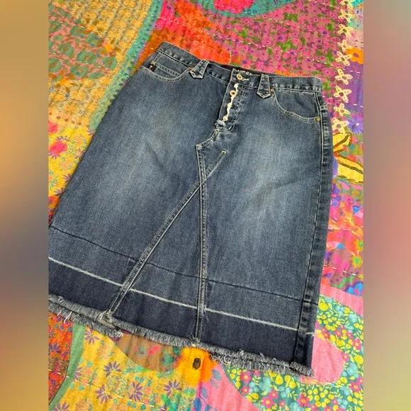 Vintage Y2K Guess Blue Denim Raw Hem Skirt Size 28 Cut Out Back Slit Summer Boho