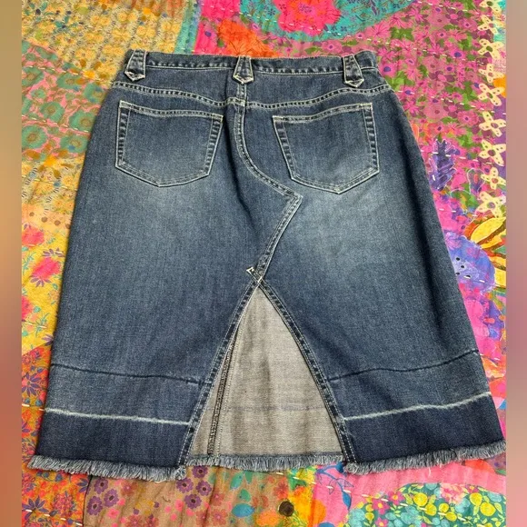 Vintage Y2K Guess Blue Denim Raw Hem Skirt Size 28 Cut Out Back Slit Summer Boho