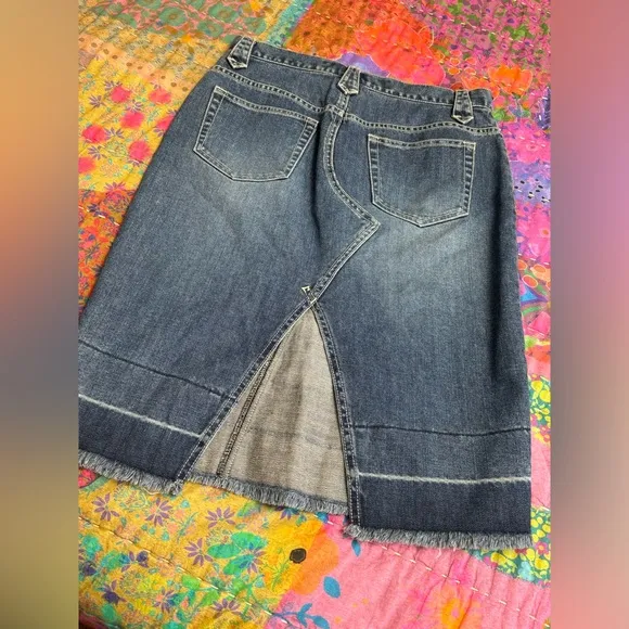 Vintage Y2K Guess Blue Denim Raw Hem Skirt Size 28 Cut Out Back Slit Summer Boho