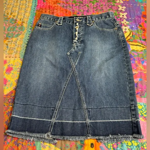 Vintage Y2K Guess Blue Denim Raw Hem Skirt Size 28 Cut Out Back Slit Summer Boho