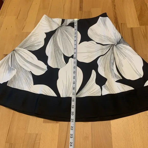 White House Black Market 100% silk A-line mini skirt size 0