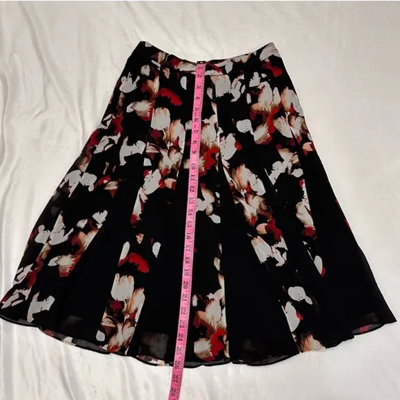White House Black Market: Floral Midi Skirt. Size XS (0)