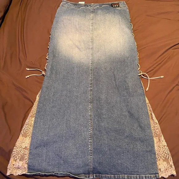 Women’s Mudd Denim Skirt Size