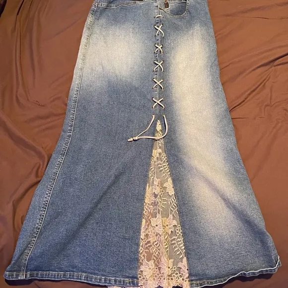 Women’s Mudd Denim Skirt Size