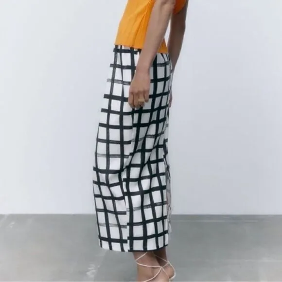 Zara High-waisted Midi Black &amp; White MidiSkirt Size Medium)