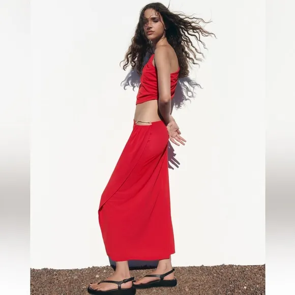 Zara sexy Red DRAPED MIDI SKIRT. Size M