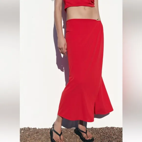 Zara sexy Red DRAPED MIDI SKIRT. Size M